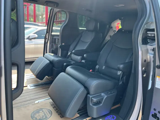 Toyota Sienna — Фото автомобиля 16