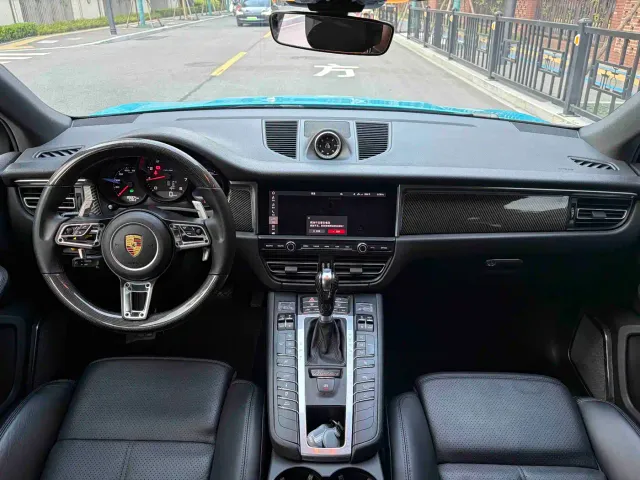 Porsche Macan — Фото автомобиля 11