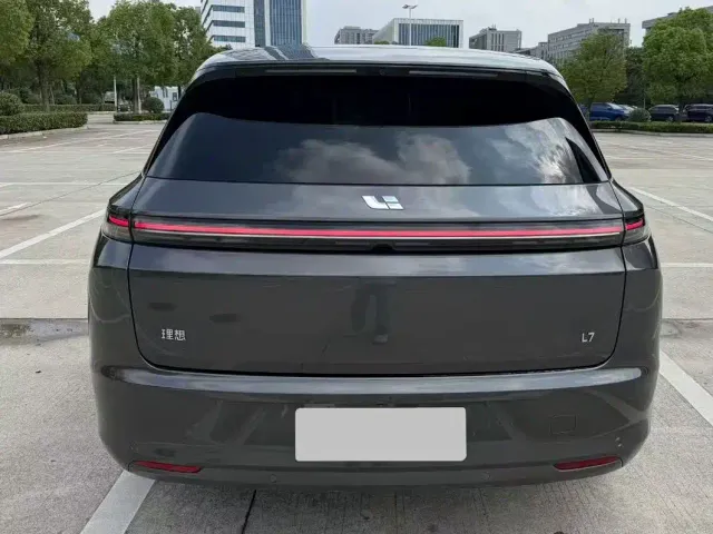 Li Auto L7 — Фото автомобиля 9