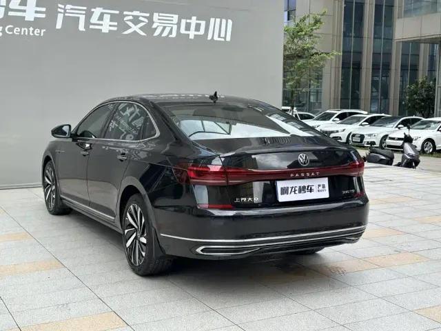 Volkswagen Passat — Фото автомобиля 16