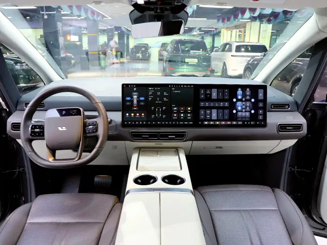 Li Auto MEGA — Фото автомобиля 22