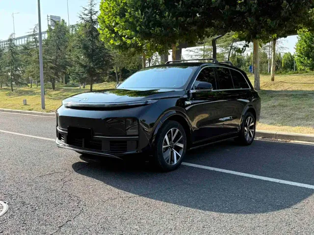 Li Auto L8 — Фото автомобиля 2