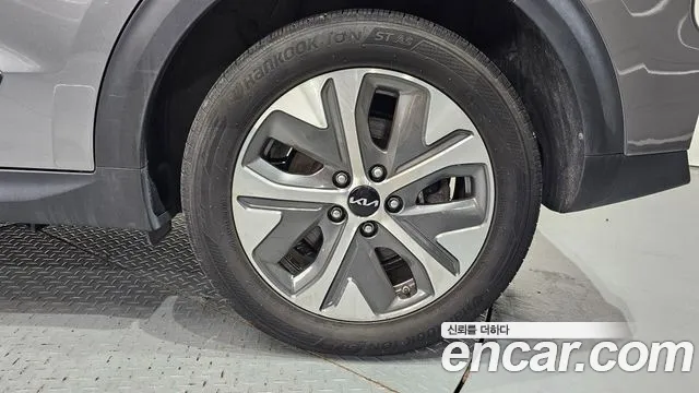 Kia Niro Niro Plus Light (Такси) — Фото автомобиля 2
