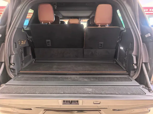 Lincoln Navigator — Фото автомобиля 14
