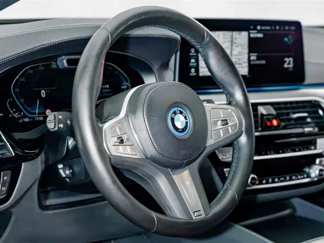 BMW 5 Series — Фото автомобиля 9