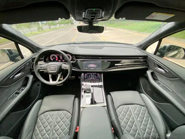 Audi SQ7 — Фото автомобиля 20