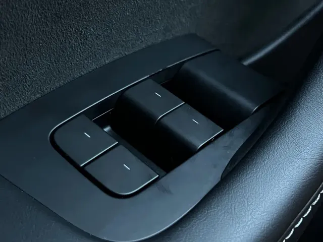 Tesla Model 3 — Фото автомобиля 13