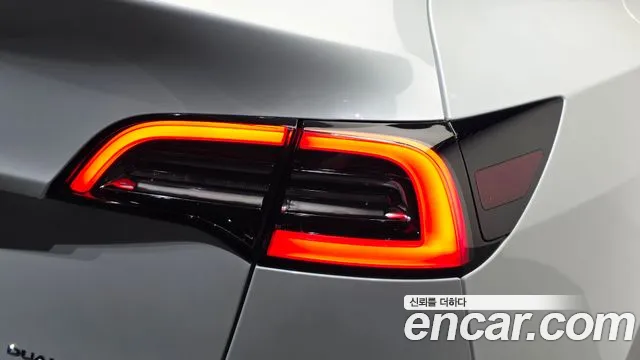 Tesla Model Y — Фото автомобиля 8