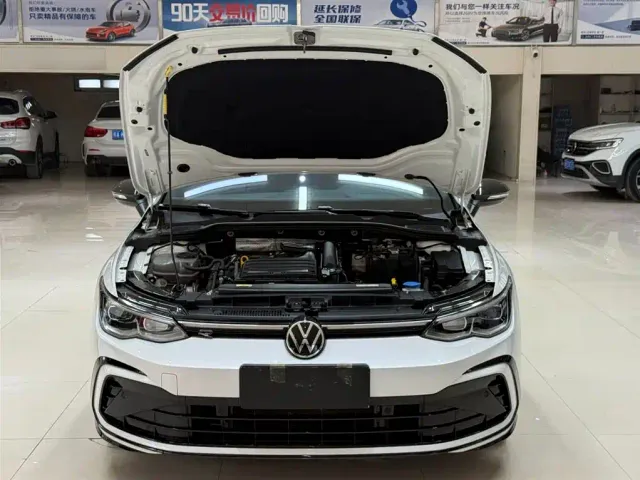 Volkswagen Golf — Фото автомобиля 7
