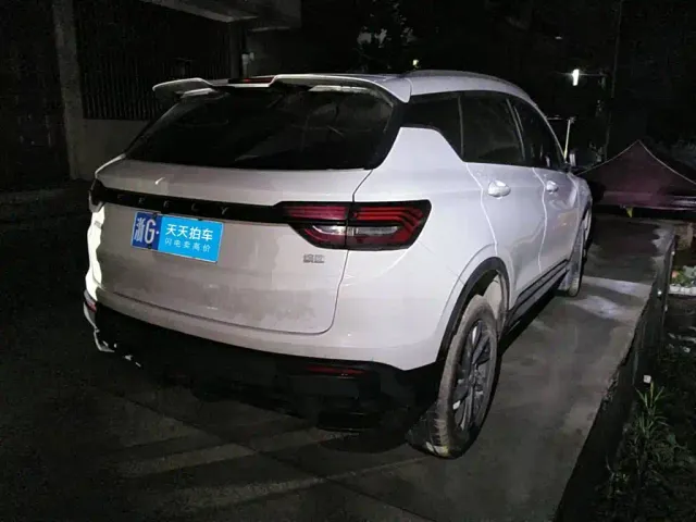 Geely Binyue — Фото автомобиля 5