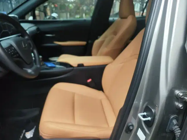 Lexus UX — Фото автомобиля 11
