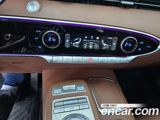 Genesis GV70 — Фото автомобиля 16