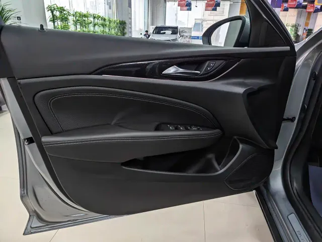 Buick Regal — Фото автомобиля 7