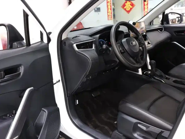 Toyota Corolla Cross — Фото автомобиля 9