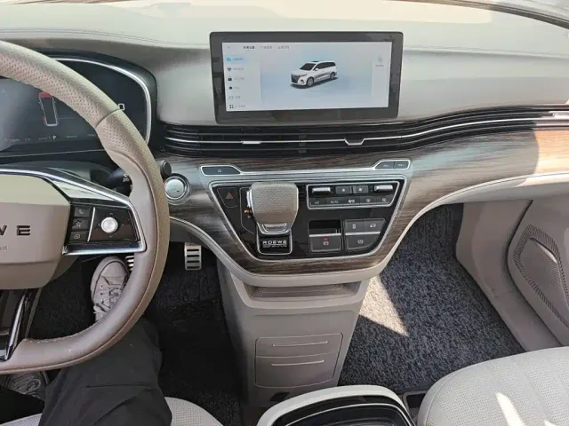 Roewe iMAX8 — Фото автомобиля 14