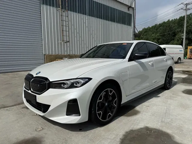 Фотография автомобиля — BMW i3