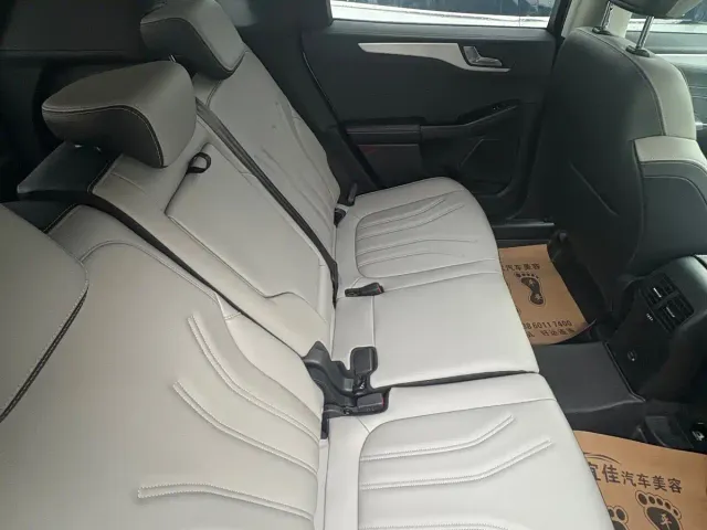 Ford Escape — Фото автомобиля 11