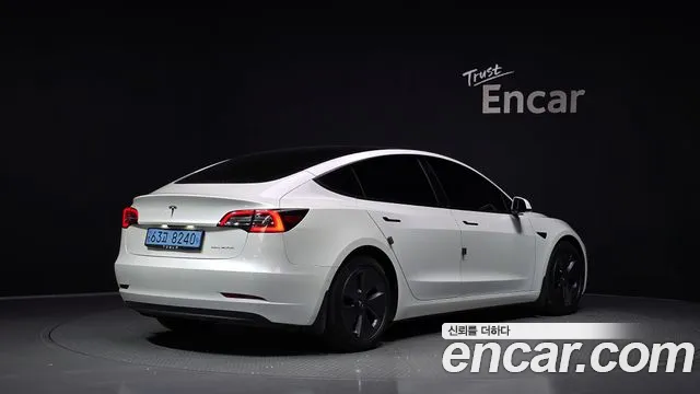 Tesla Model 3 — Фото автомобиля 2