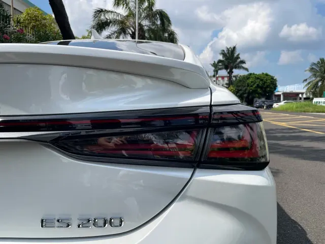 Lexus ES — Фото автомобиля 15