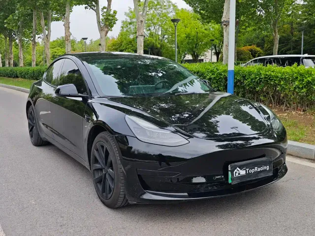 Tesla Model 3 — Фото автомобиля 3