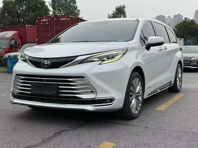 Фотография автомобиля — Toyota Sienna
