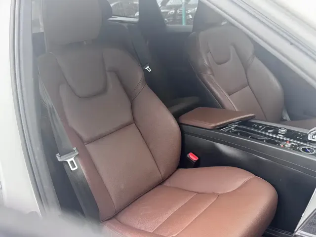 Volvo XC60 — Фото автомобиля 14