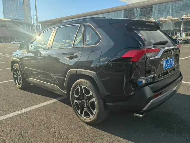 Toyota RAV4 — Фото автомобиля 6