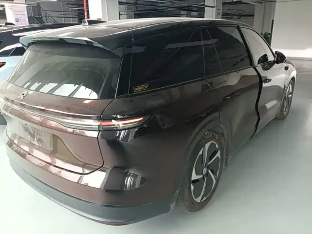 Nio ES8 — Фото автомобиля 6