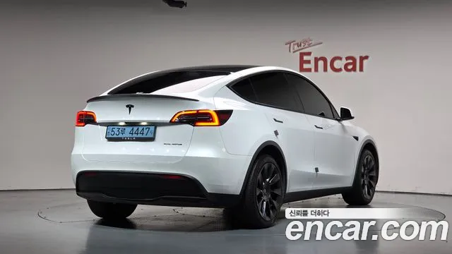 Tesla Model Y — Фото автомобиля 2