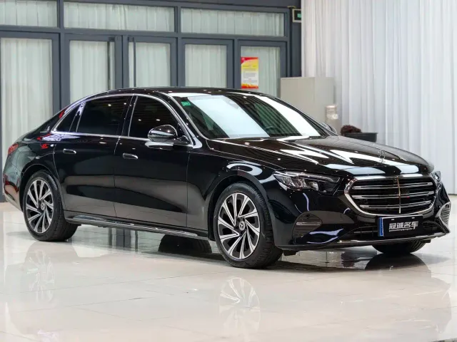 Mercedes-Benz E-Class — Фото автомобиля 3