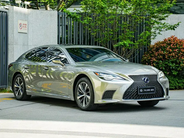 Lexus LS — Фото автомобиля 3