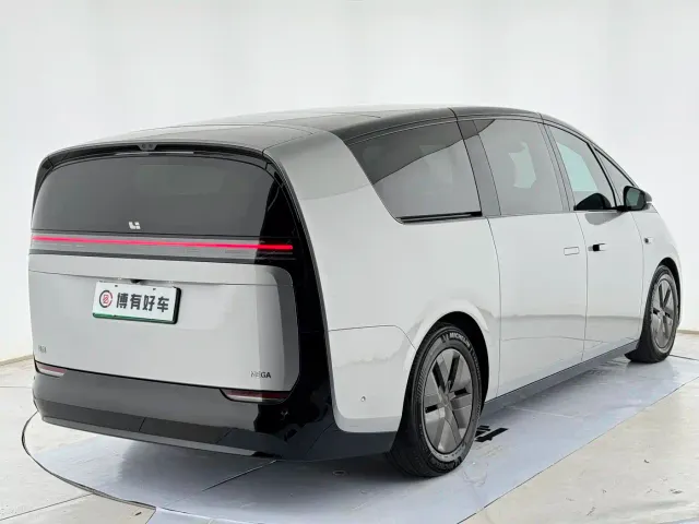 Li Auto MEGA — Фото автомобиля 13