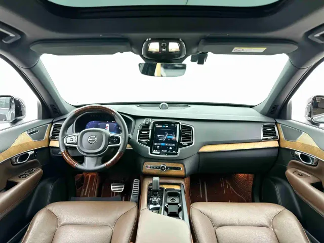 Volvo XC90 — Фото автомобиля 9