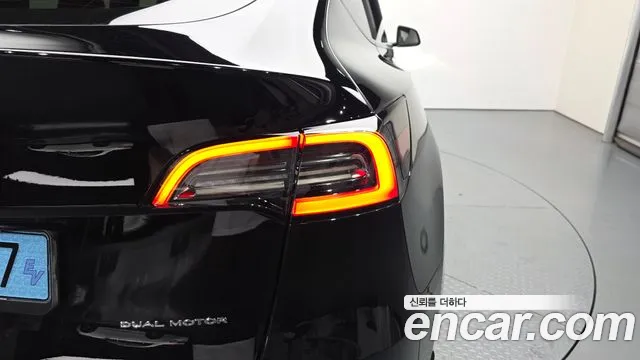 Tesla Model Y — Фото автомобиля 7