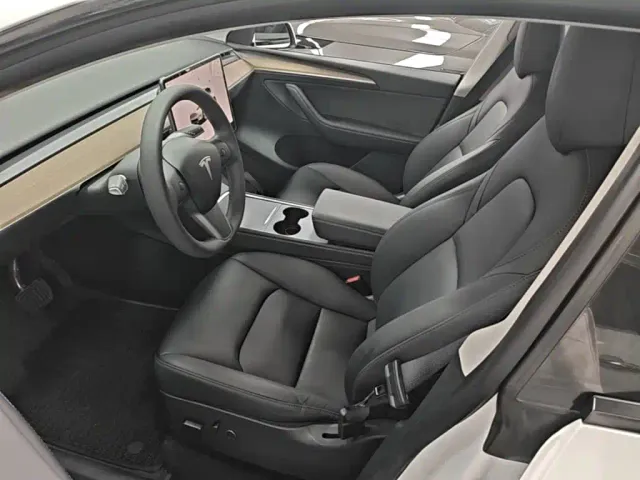 Tesla Model Y — Фото автомобиля 14