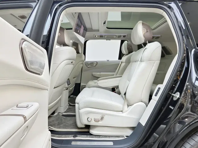 Lynk & Co 900 — Фото автомобиля 10