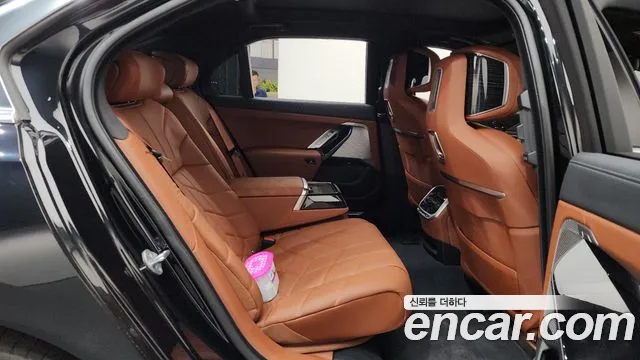 BMW 7-Series — Фото автомобиля 11