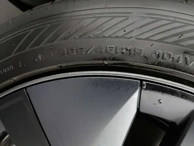 Tesla Model Y — Фото автомобиля 24