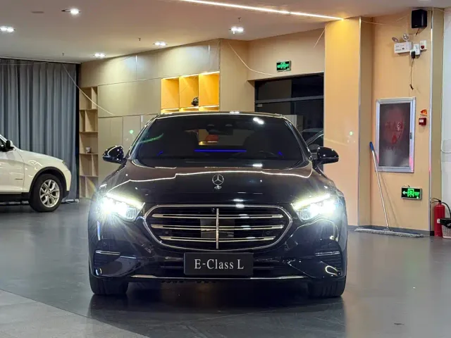 Фотография автомобиля — Mercedes-Benz E-Class