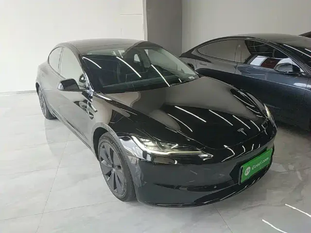 Tesla Model 3 — Фото автомобиля 3