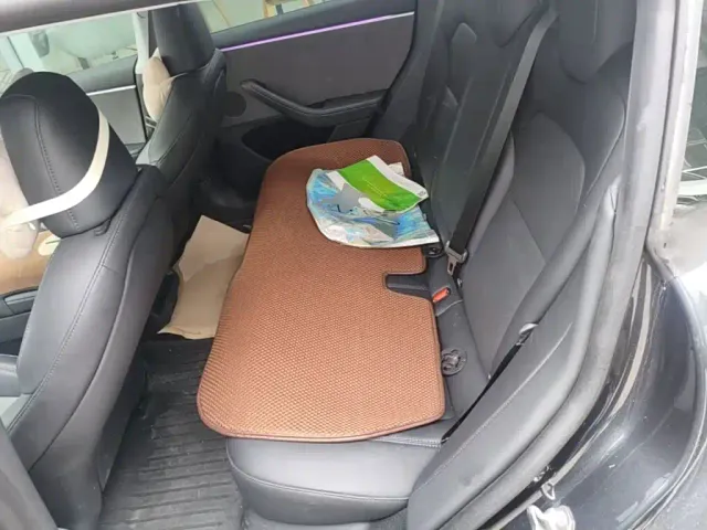 Tesla Model 3 — Фото автомобиля 16