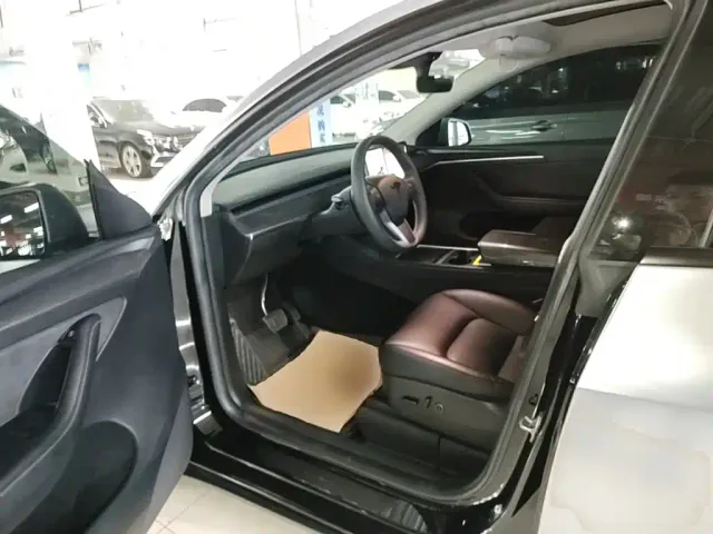 Tesla Model Y — Фото автомобиля 15