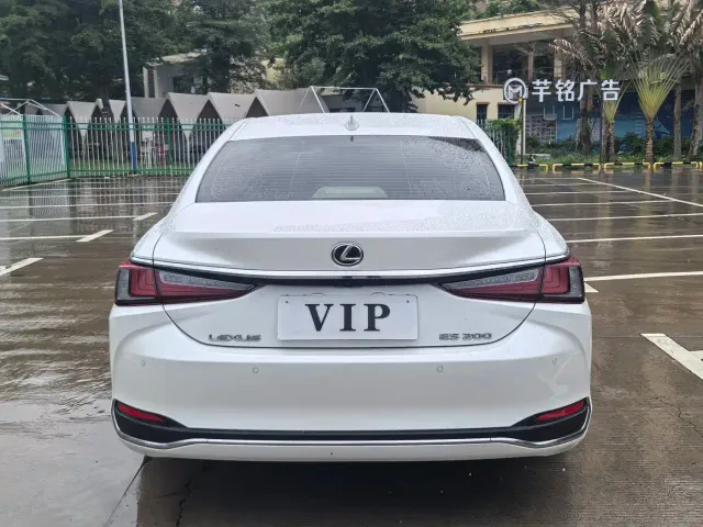 Lexus ES — Фото автомобиля 6