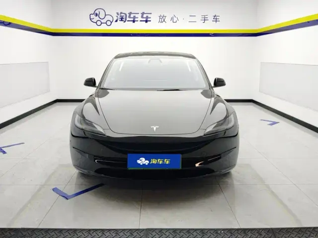 Tesla Model 3 — Фото автомобиля 2