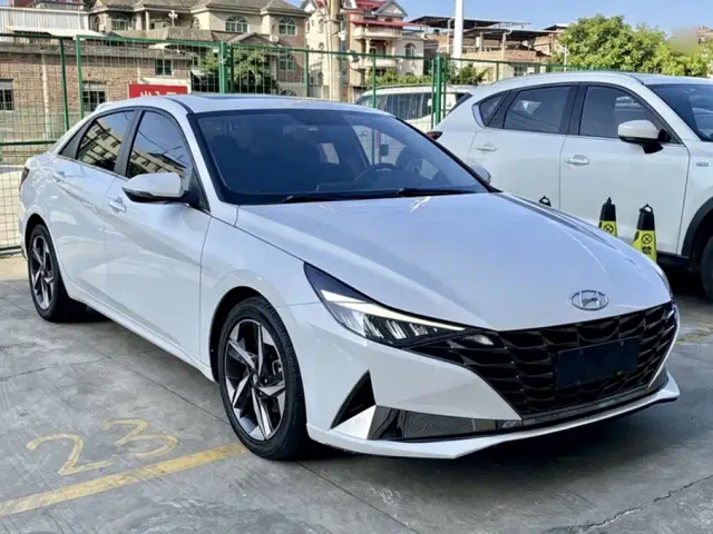 Hyundai Elantra — Фото автомобиля 17