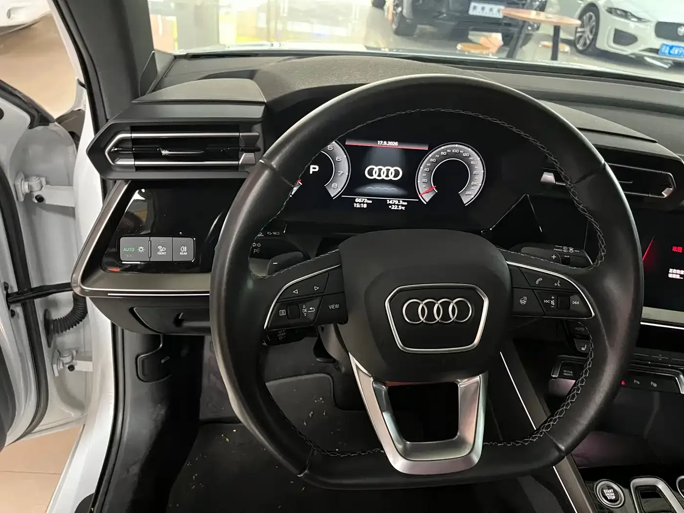 Audi Audi A3 2025 Facelift Sportback 35TFSI Flying Spur Premium + Luxury Selection Package — Фото автомобиля 8