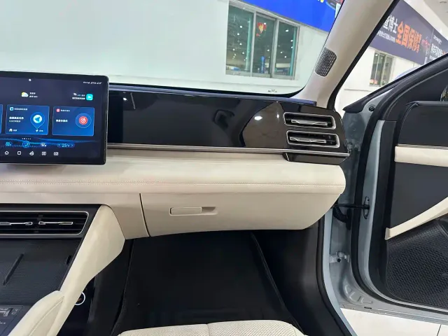 BYD Qin L — Фото автомобиля 22