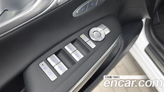 Genesis GV70 — Фото автомобиля 28
