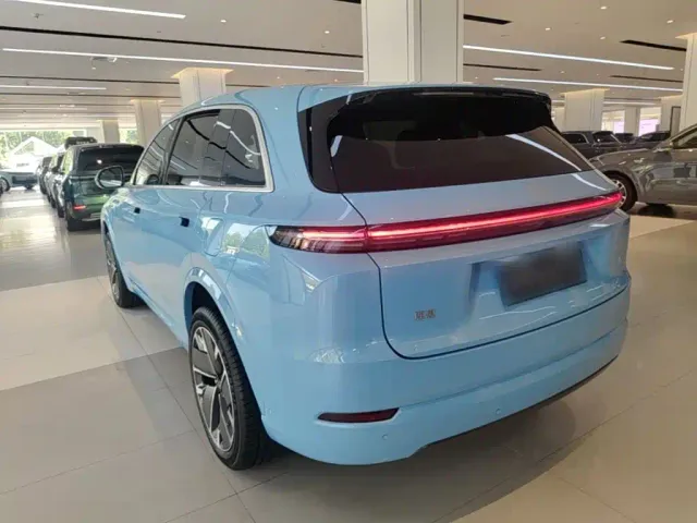 Li Auto L7 — Фото автомобиля 22