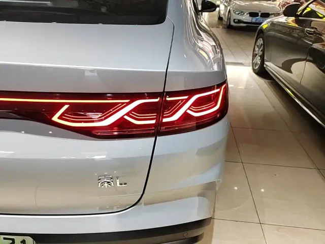 BYD Qin L — Фото автомобиля 7
